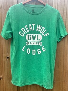 MV Sport Green Great Wolf Lodge GWL Graphic Tee - Men’s M Women’s L Short Sleeve